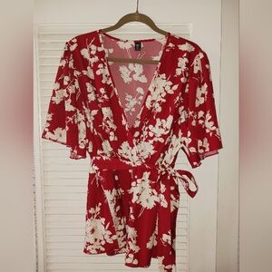 Red blouse with white flowers with tie. 4xl.